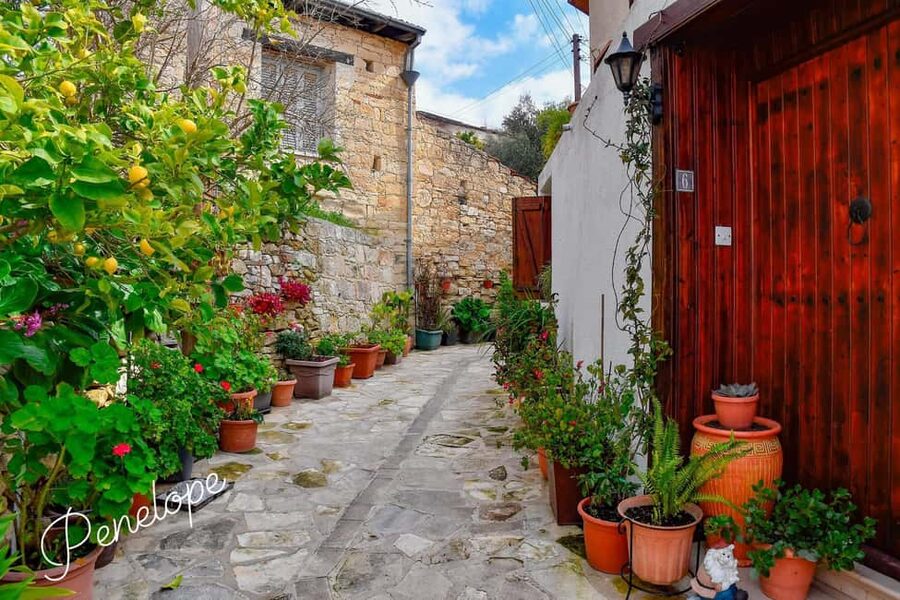 Delightful wine route: Omodos, Arsos Village & Wine Tasting - Why this five-hour route works