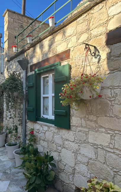 Delightful wine route: Omodos, Arsos Village & Wine Tasting - Omodos, cobbled lanes and a famous village square