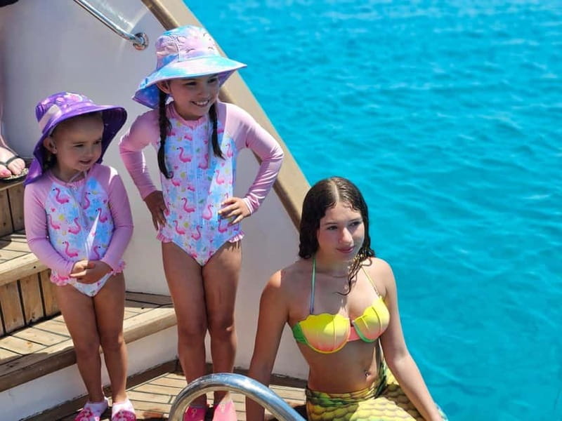 Golden Coast: 2.5-Hour Mermaid Adventure Cruise for Families - Fig Tree Bay and the first coastal views