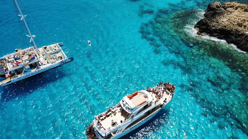 Golden Coast: 2.5-Hour Mermaid Adventure Cruise for Families - A family show that keeps children busy