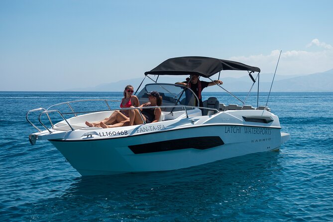 Karnic SL702 boat with driver, WC,Cabin, BT music and shower - Key points to know before booking