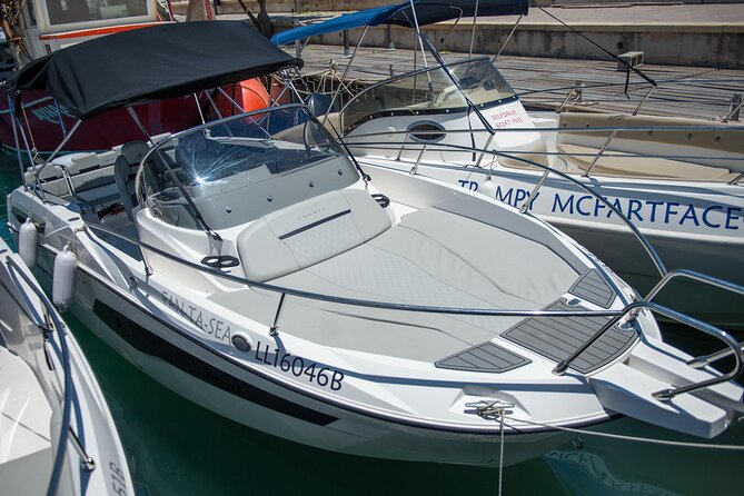 Karnic SL702 boat with driver, WC,Cabin, BT music and shower - The Blue Lagoon stop and its two-hour pause