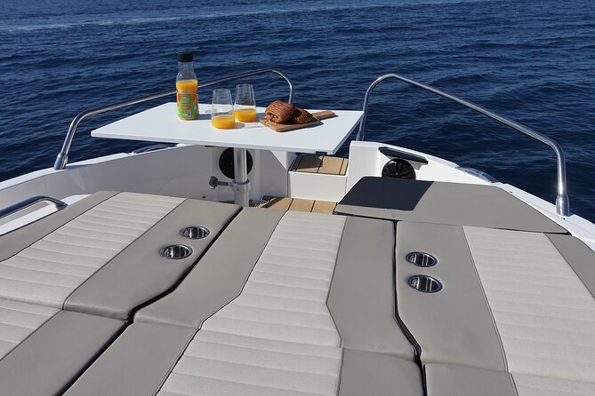 Luxury Charter on Blue Lagoon Flyer (Karnic CS10) to Blue Lagoon - What the Private Boat Format Really Adds