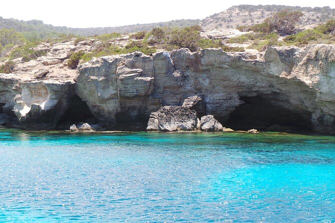 Luxury Karnic SL701 Boat with driver to Blue Lagoon & more - Manolis Caves and the rocky coast