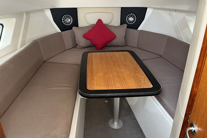 Luxury Private Charter on a Karnic SL800 to Blue Lagoon & more... - The Karnic SL800, from quick ride to open-water comfort