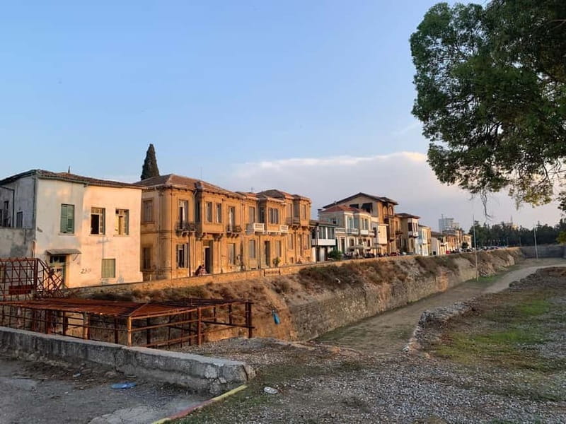 Nicosia: Green Line and Buffer Zone Guided Tour - Ledra Street and the monumental checkpoint