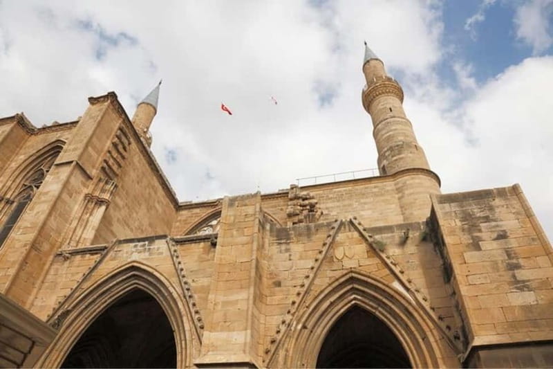 Nikosia : Private Custom Walking Tour with A Guide - Starting at your Nicosia accommodation