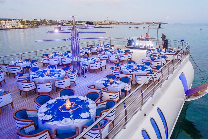 Ocean Vision: Show & Dance Night with buffet, open bar & transfer - Fireworks and the Return to the Harbor