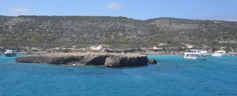 Paphos: Blue Lagoon Cruise-BBQ Lunch, Open Bar, Slide - BBQ lunch, fruit, and an open bar