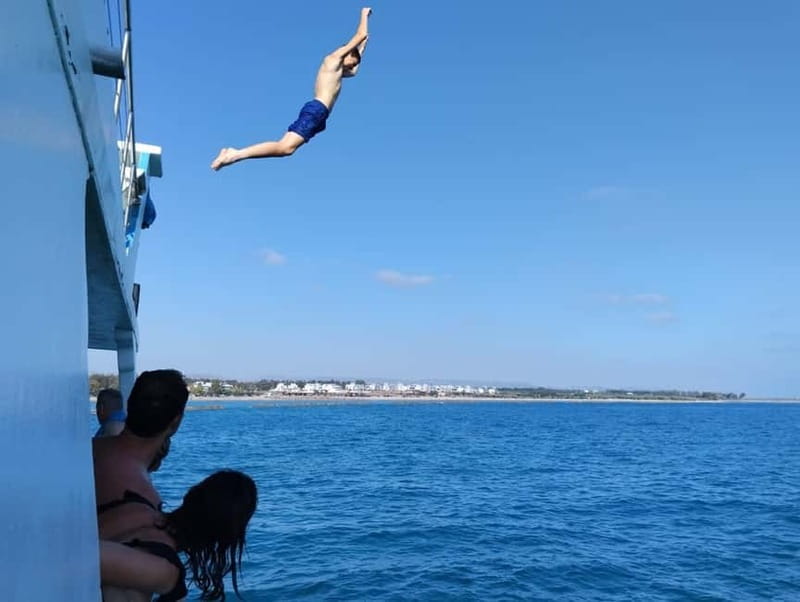 Paphos: Glass Bottom Boat Trip with Swimming or Snorkeling - Seeing the 1950s Vera K. shipwreck
