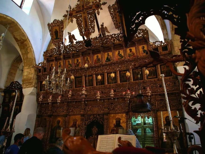 Paphos: Troodos, Omodos & Kykkos Monastery Full-Day Tour - Mount Throni and the Tomb of Archbishop Makarios III