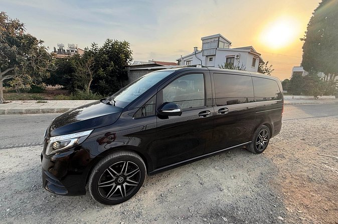 Private Transfer from Paphos Airport to Paphos City - The arrivals-area pickup and its weak point