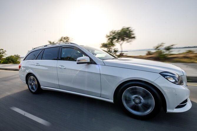 Private Transfer: Larnaca Airport to Limassol City 1-14 pax - The driver meeting: the detail worth preparing for