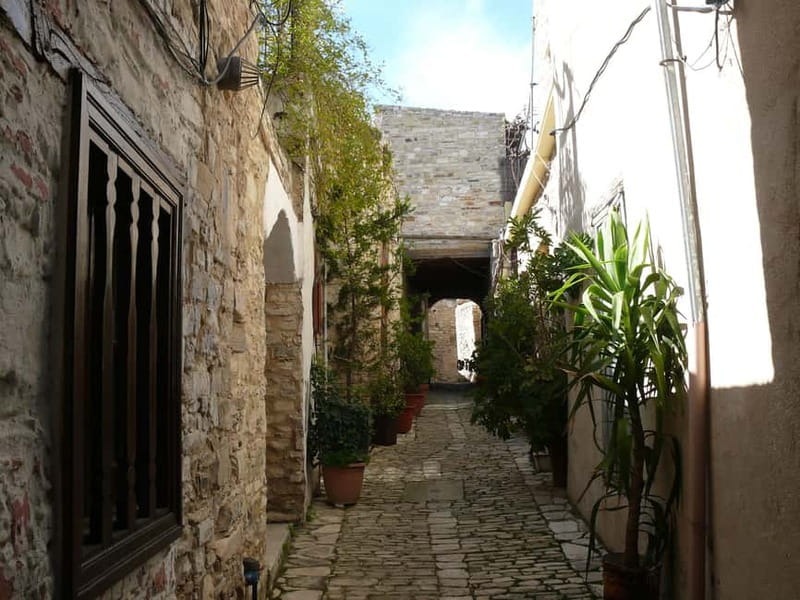 Walk around Pano Lefkara village and Lefkara lake - Key points to know before you book
