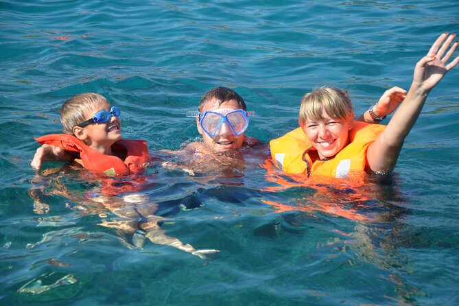 Wave Dancer Sunshine Full Day Cruise - All Inclusive - The barbecue lunch and all-inclusive drinks